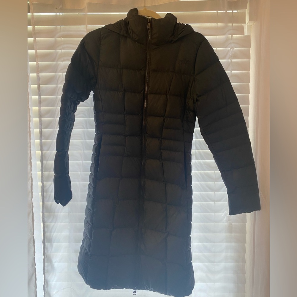 The North Face “Metropolis” hooded water resistant down parka